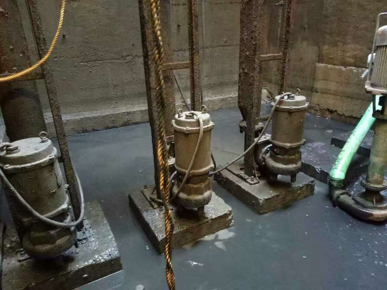 望江污水池清理